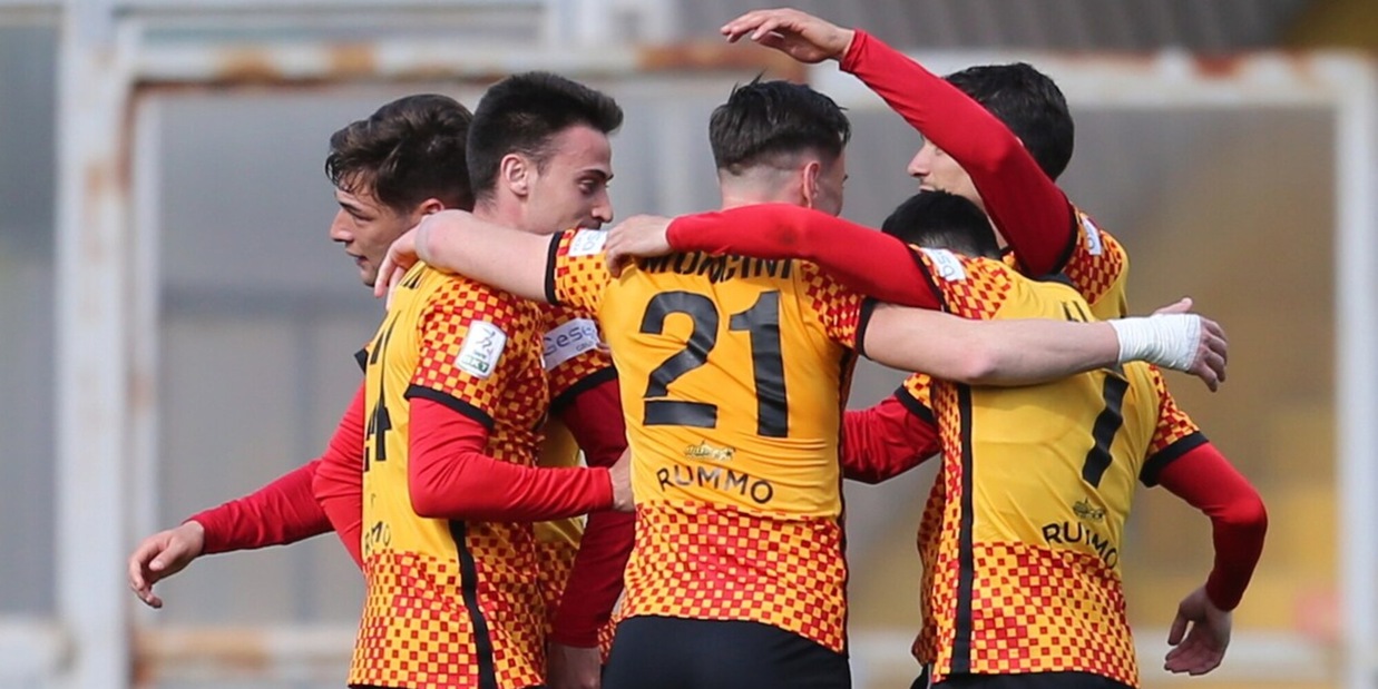 Serie B, vola il Benevento. Ternana ok, Cosenza e Reggina ko