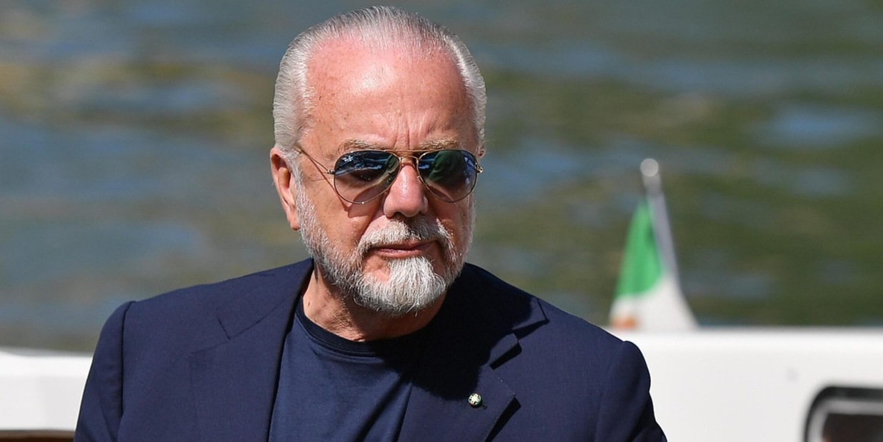 De Laurentiis alla mostra di Warhol: "Con l'arte Napoli può battere Roma" De Laurentiis alla mostra di Warhol: "Con l'arte Napoli può battere Roma"