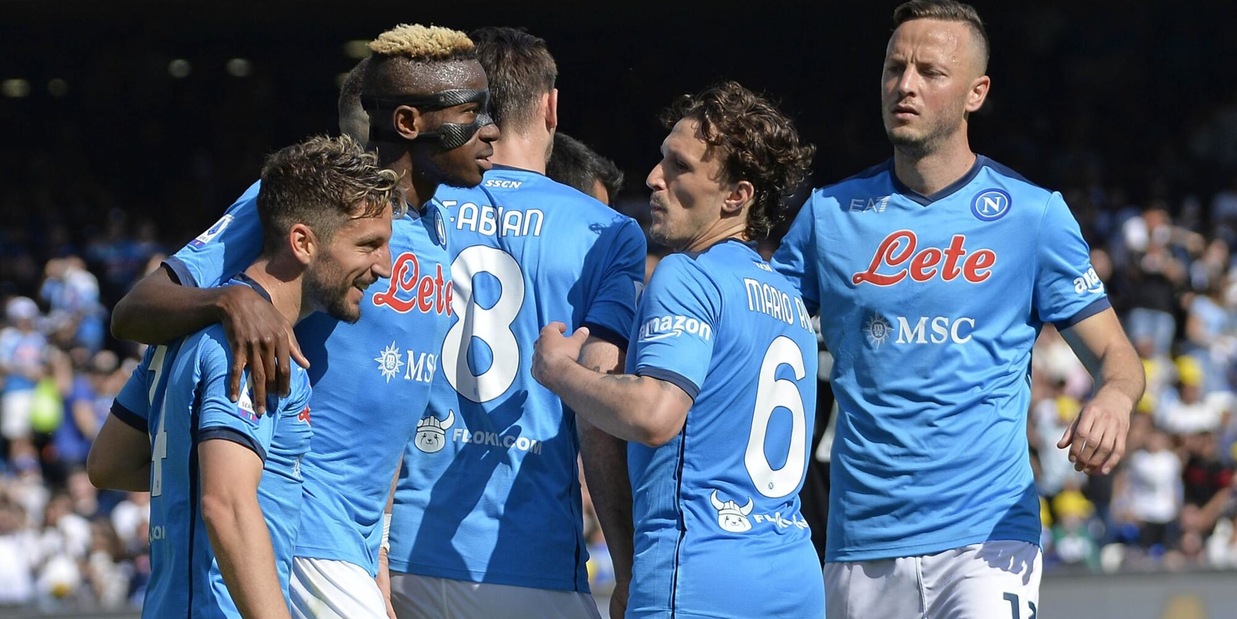 Napoli in Champions: la celebrazione azzurra sui social, con record