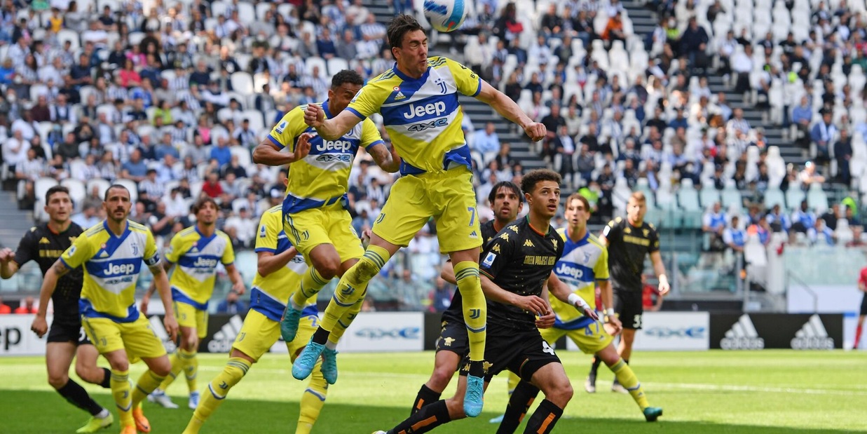 Giallo Vlahovic alla Juve: un'eclissi senza gol e sorriso