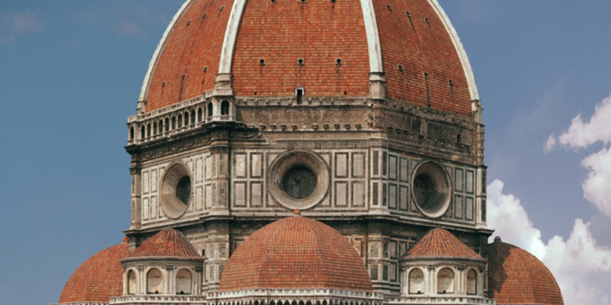 Turista sale i 463 gradini della cupola del Brunelleschi a Firenze e muore