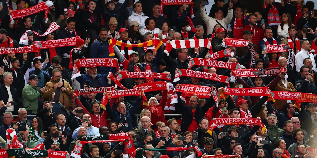 Liverpool ai tifosi: "A Napoli rischiate furti e aggressioni". Bufera sui social