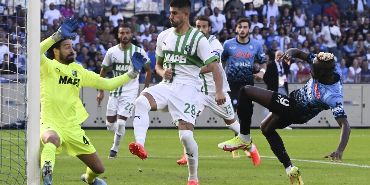 Osimhen l’elastico magico