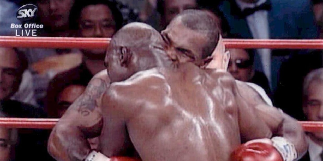 Tyson, dal morso sul ring alle caramelle all'hashish a forma di orecchio! C'è di mezzo anche Holyfield