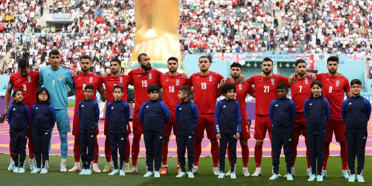 Iran, il coraggio della Nazionale che sfida la repressione del regime e si schiera con il suo popolo