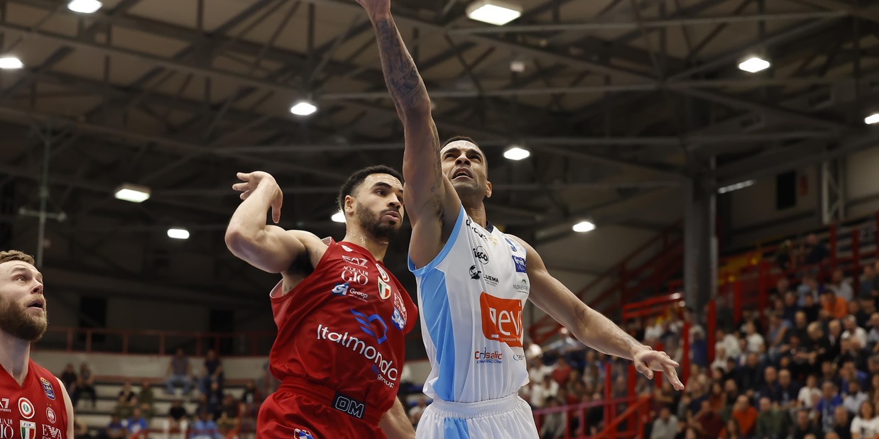 Basket, Olimpia Milano ko a Napoli ai supplementari