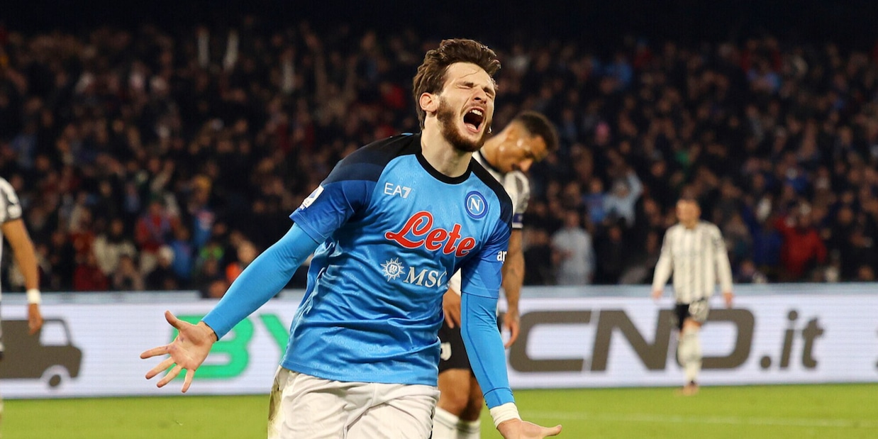 Kvaratskhelia e quell'esultanza polemica dopo il gol alla Juve: con chi ce l'aveva Kvaratskhelia e quell'esultanza polemica dopo il gol alla Juve: con chi ce l'aveva