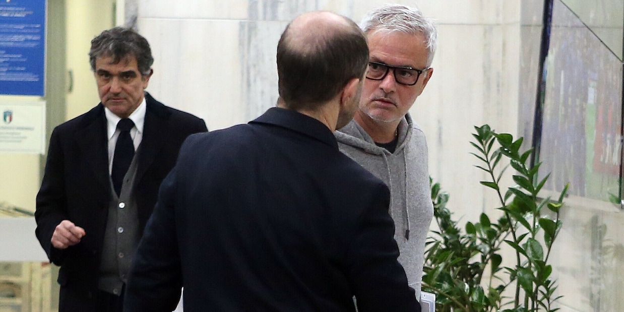 Mourinho porta i testimoni sul caso Serra: ascoltati tre componenti della Roma Mourinho porta i testimoni sul caso Serra: ascoltati tre componenti della Roma