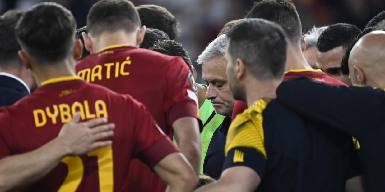 Roma, cosa è successo dopo la sconfitta: Mourinho in lacrime, Friedkin va via