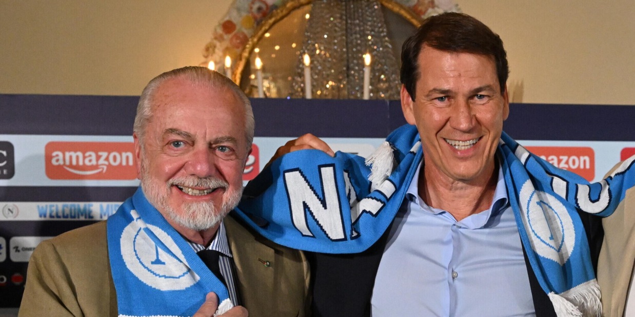 Il Napoli riparte dallo Scudetto: dai rinnovi di Osimhen e Kvara, ai nuovi volti di De Laurentiis