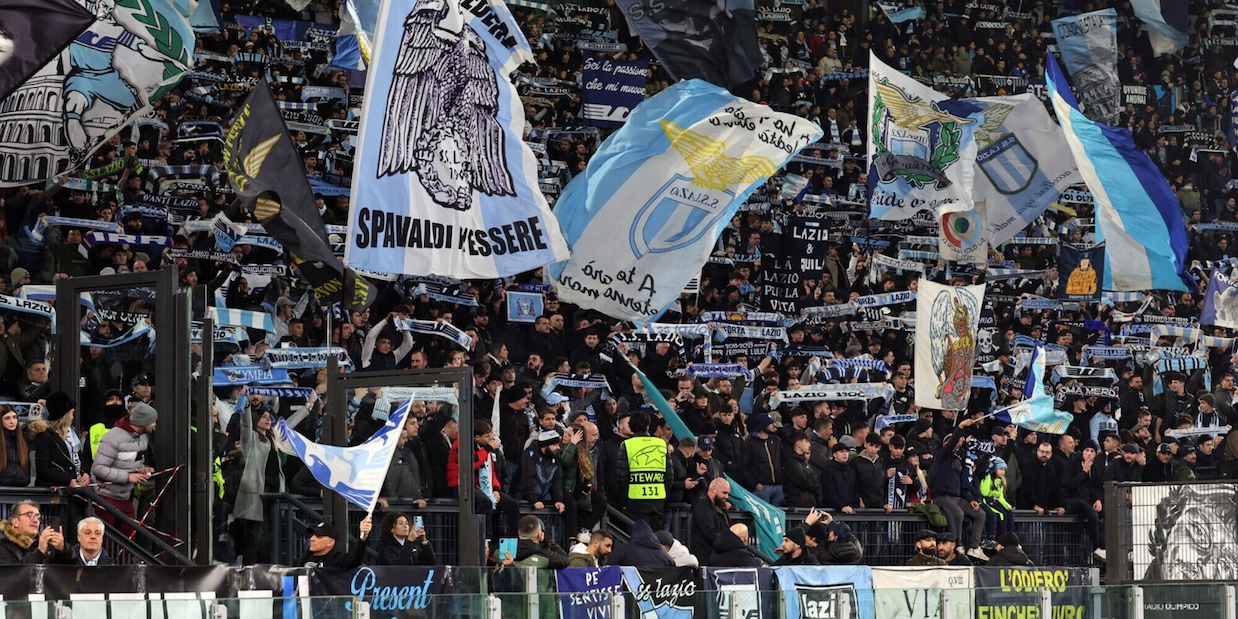 Lazio, tifosi infuriati: piovono fischi all’Olimpico