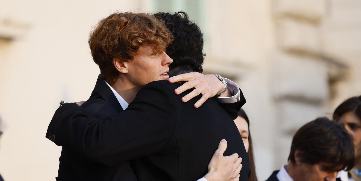 Sinner e Berrettini, l'abbraccio da brividi fuori dal Quirinale