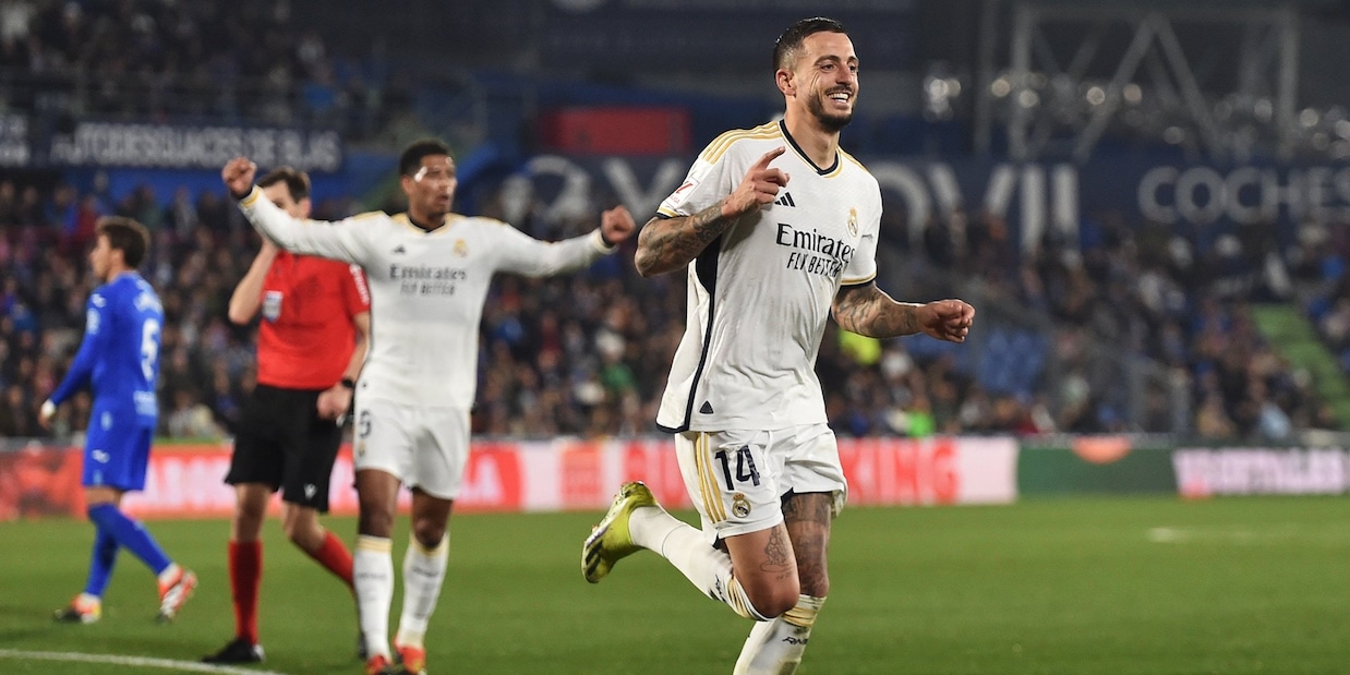 Una doppietta di Joselu regala la vetta al Real Madrid Una doppietta di Joselu regala la vetta al Real Madrid
