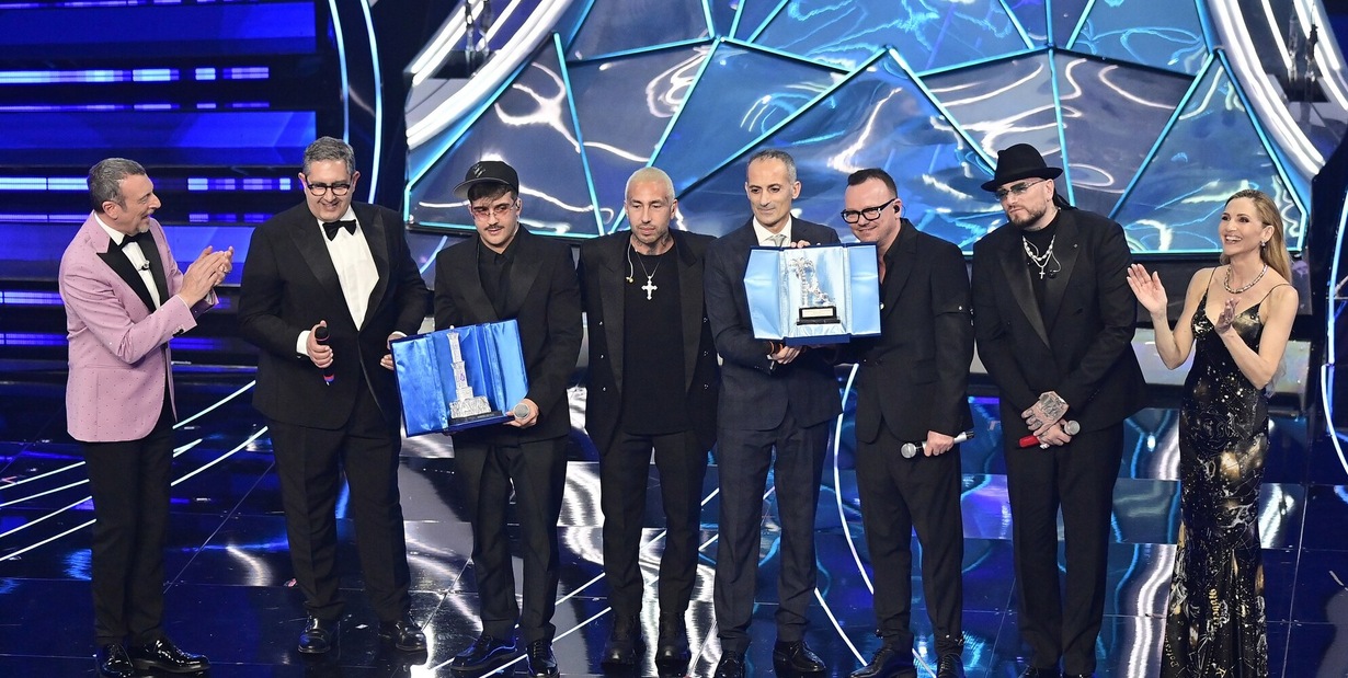 Sanremo 2024, pubblico dell'Ariston furioso e fischi a Geolier: il motivo