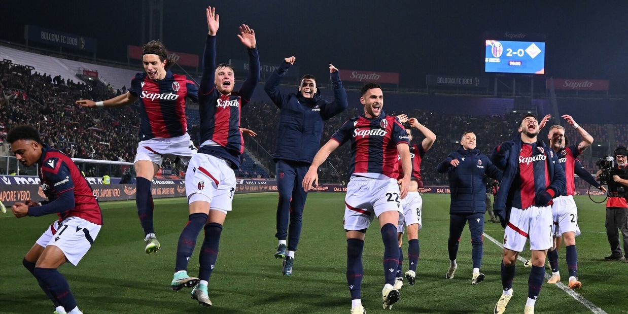 Bologna, tutti in piedi