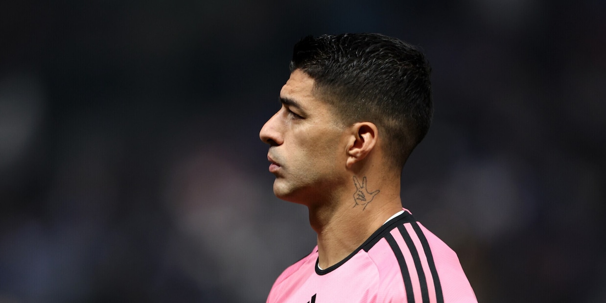 Luis Suarez annuncia l'addio al calcio: ecco quando si ritirerà