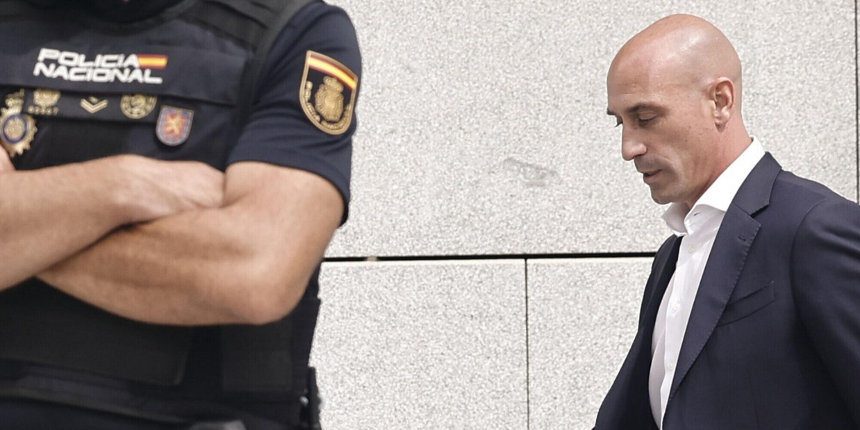 Caso Rubiales, chiesti due anni e mezzo per il bacio non consensuale a Hermoso