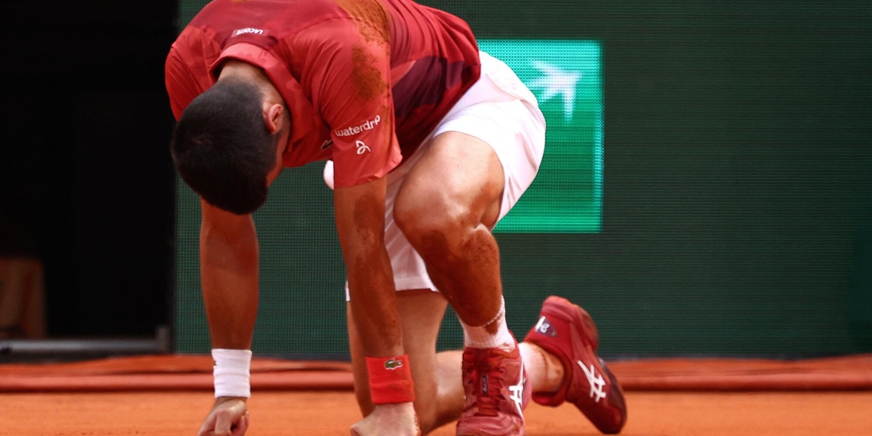 Djokovic si opera al ginocchio: ecco quanto starà fuori, obiettivo Olimpiadi