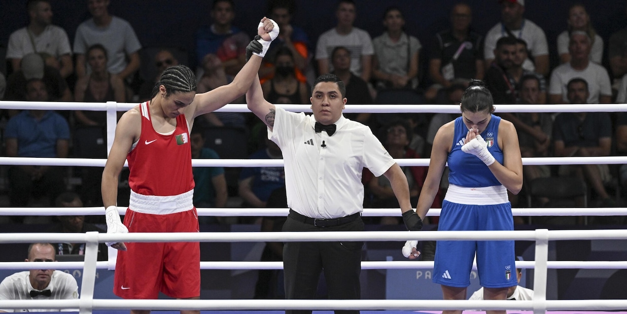 Angela Carini abbandona in lacrime contro Khelif dopo un colpo: "Non è giusto"