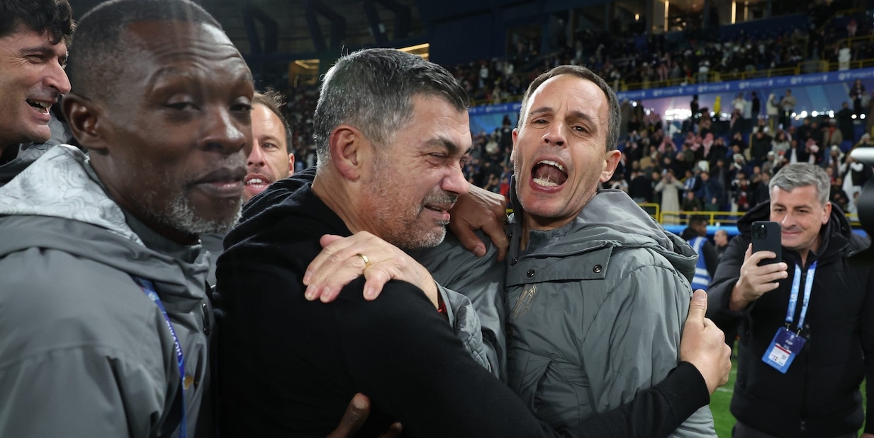 Conceiçao show in conferenza: si commuove per i genitori e la gag sul sigaro