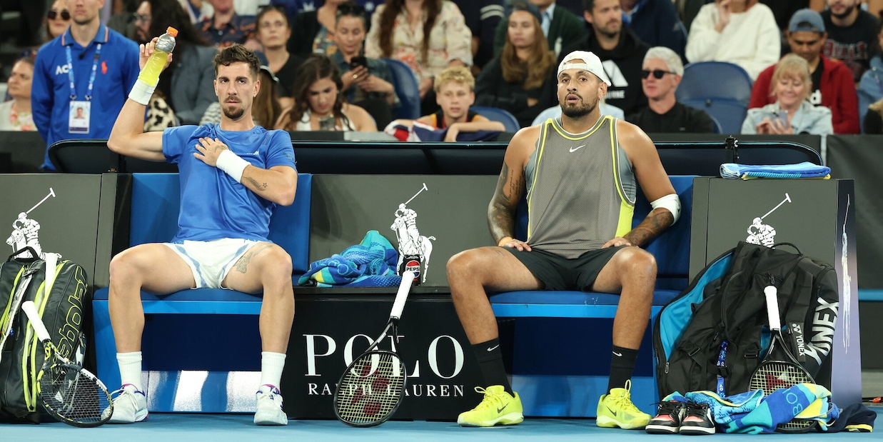Kyrgios disastroso: eliminato anche in doppio agli Australian Open