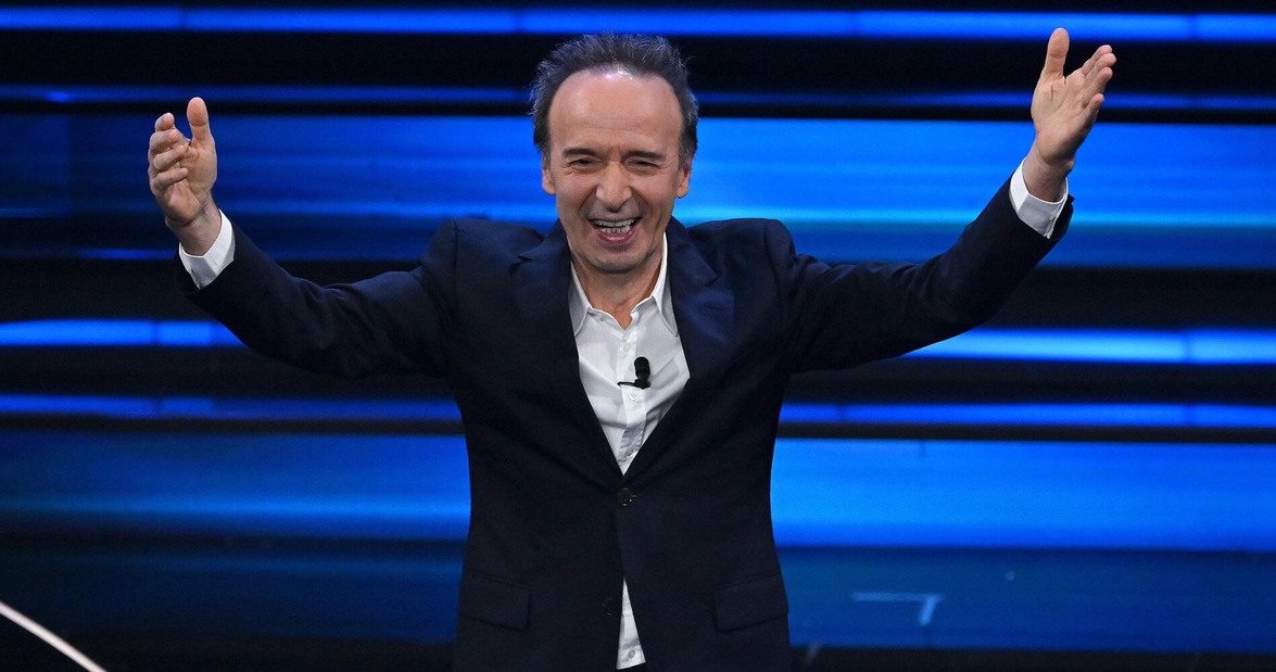 Benigni ospite a Sanremo: cosa farà stasera e a che ora sale sul palco