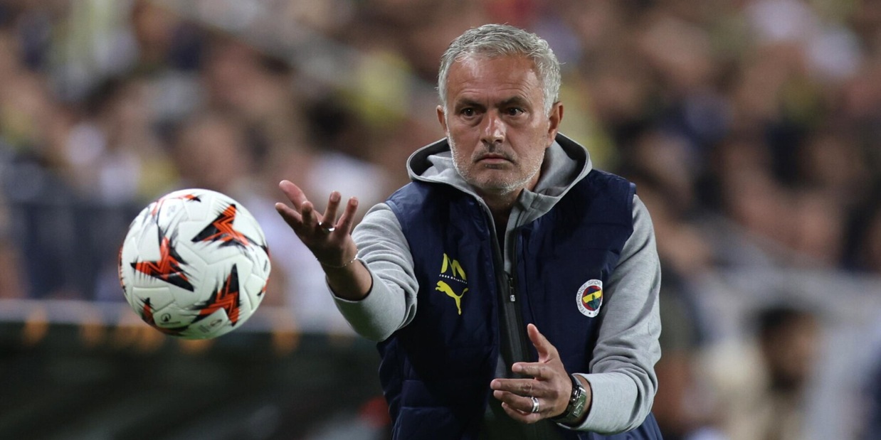 Bufera in Turchia, la difesa del Fenerbahce: "Ma quale Mourinho razzista”
Bufera in Turchia, la difesa del Fenerbahce: "Ma quale Mourinho razzista”
