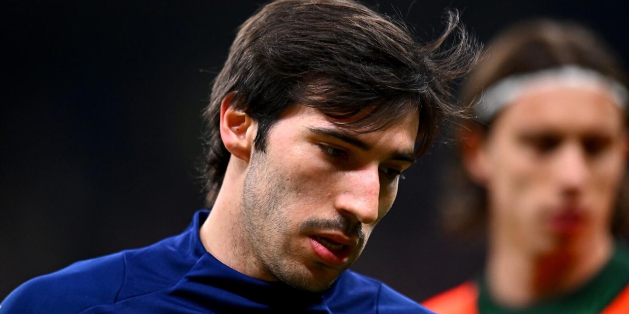 Tonali confessa: "Al Milan speravo di non giocare. Fu de Ligt a tentarmi con la Juve" Tonali confessa: "Al Milan speravo di non giocare. Fu de Ligt a tentarmi con la Juve"