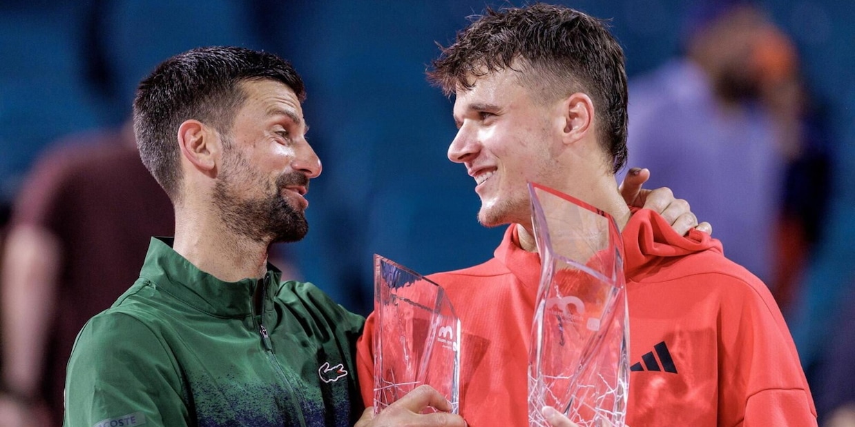 Mensik trionfa a Miami, Djokovic si arrende in due set