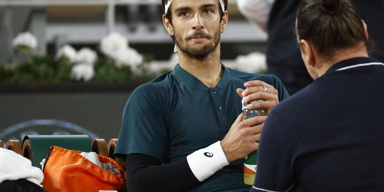 Infortunio Musetti, i motivi del ritiro contro Alcaraz in semifinale al Roland Garros Infortunio Musetti, i motivi del ritiro contro Alcaraz in semifinale al Roland Garros