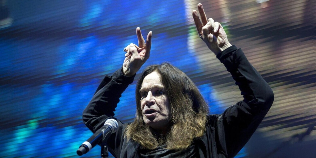 Morto Ozzy Osbourne, leggenda dell'heavy metal e leader dei Black Sabbath: aveva 76 anni