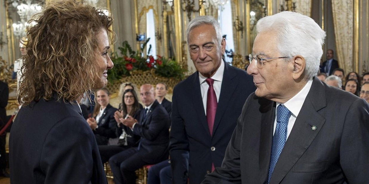 Donne che giocano a pallone