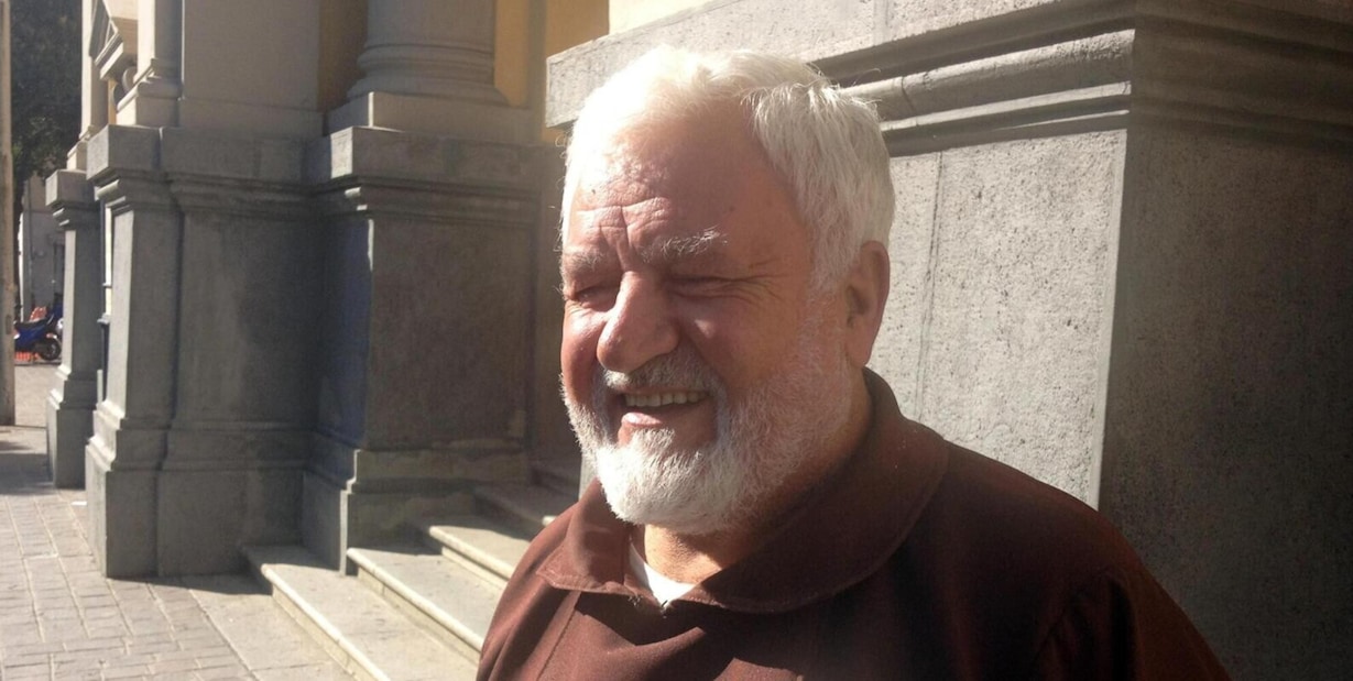 Morto a Cosenza padre Fedele Bisceglia, il frate-ultrà degli ultimi 
