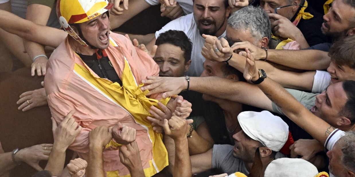Palio di Siena, il Valdimontone vince la corsa dell'Assunta