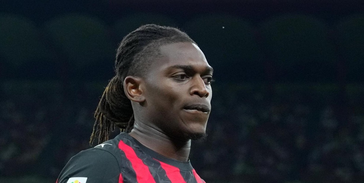 Leao, fatti gli esami al polpaccio: come sta e quali partite salta l'attaccante del Milan