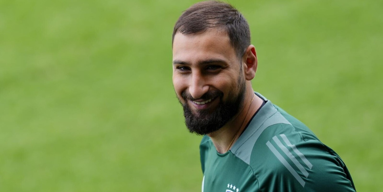 Donnarumma, che accoglienza in Nazionale. E quel lancio alla Pirlo...
