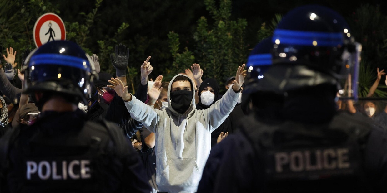 
            
            Primi 'blocchi' in Francia, 75 arresti a Parigi
          