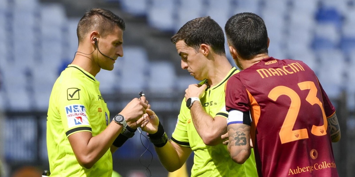 La moviola di Roma-Torino: Ayroldi grazia Asllani, niente rigore su Mancini