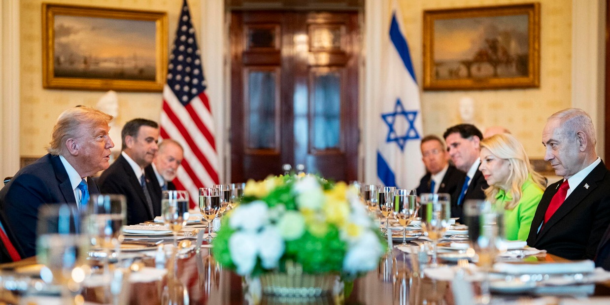 
            
            Netanyahu ringrazia Trump dopo la minaccia a Hamas
          