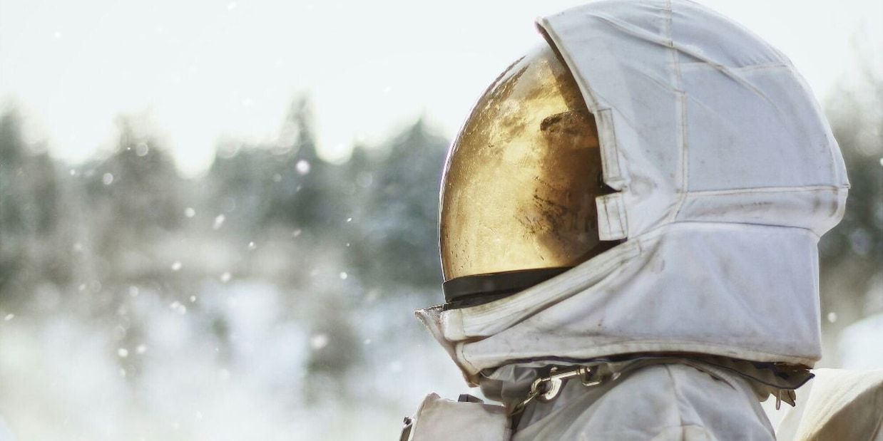 Pensionata truffata dal finto astronauta, persi migliaia di euro
 