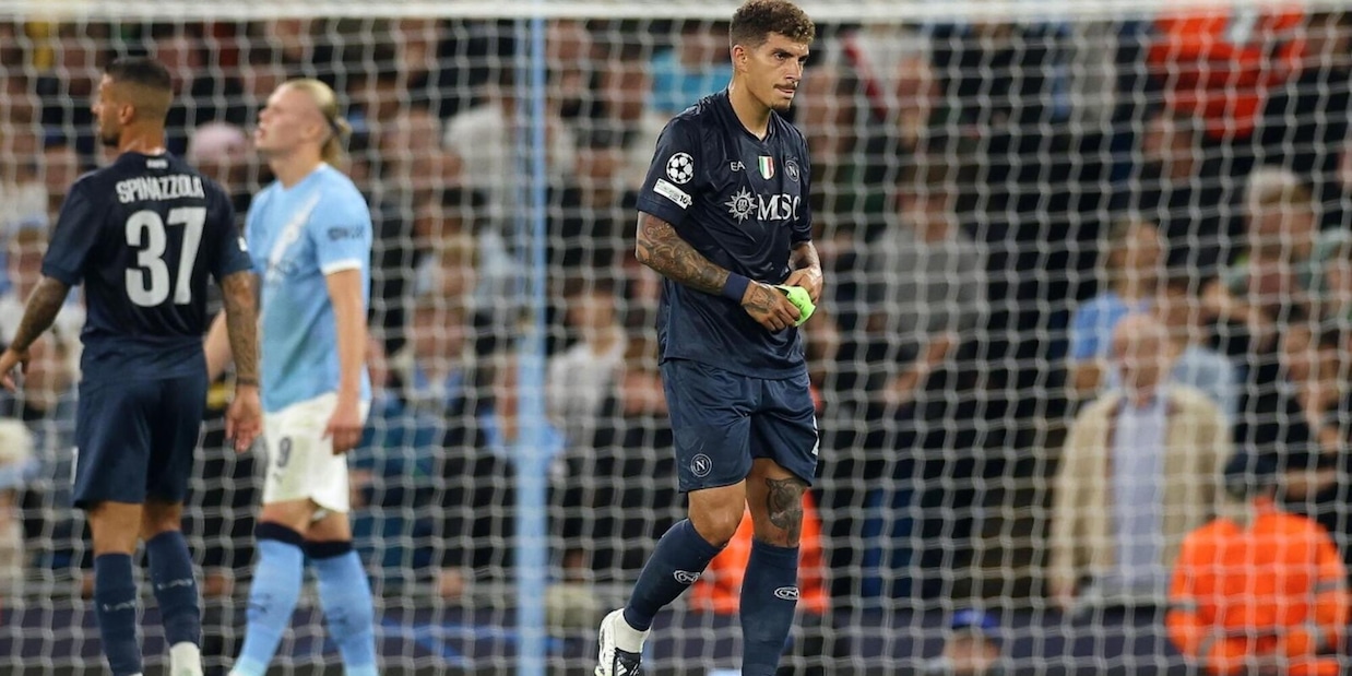 Napoli, Di Lorenzo si scusa per l'espulsione di Manchester: "Mi prendo la responsabilità"