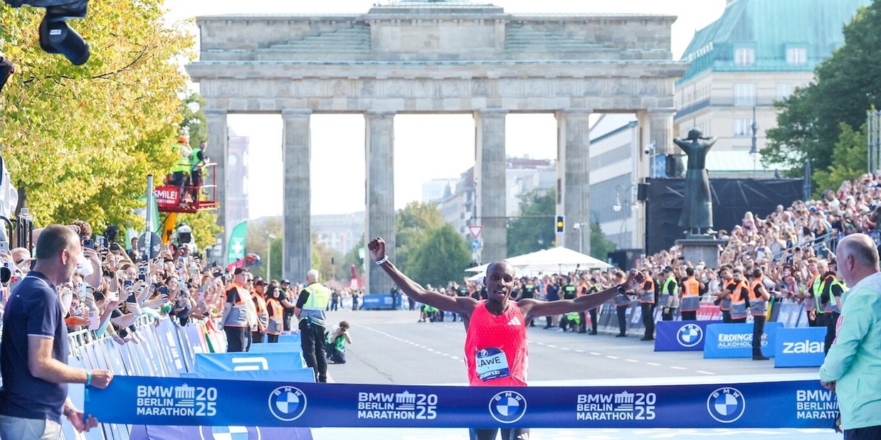Maratona di Berlino: nel caldo vince Sebastian Sawe, tre successi su tre maratone