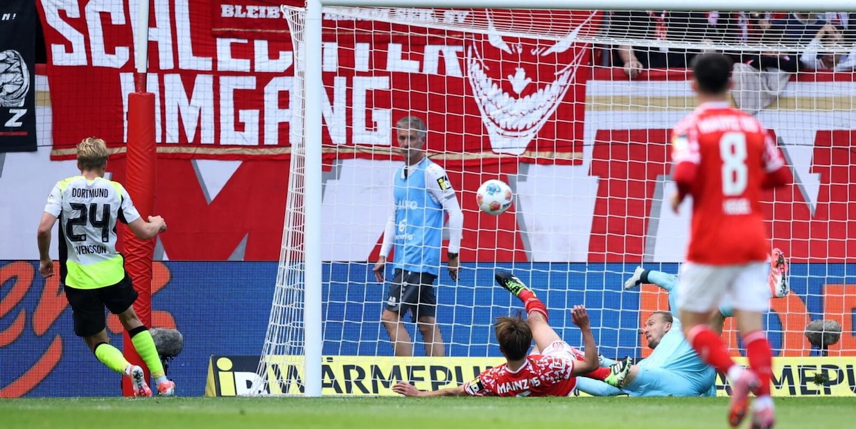 Bundesliga, Borussia Dortmund corsaro a Mainz. Ok Lipsia e Leverkusen