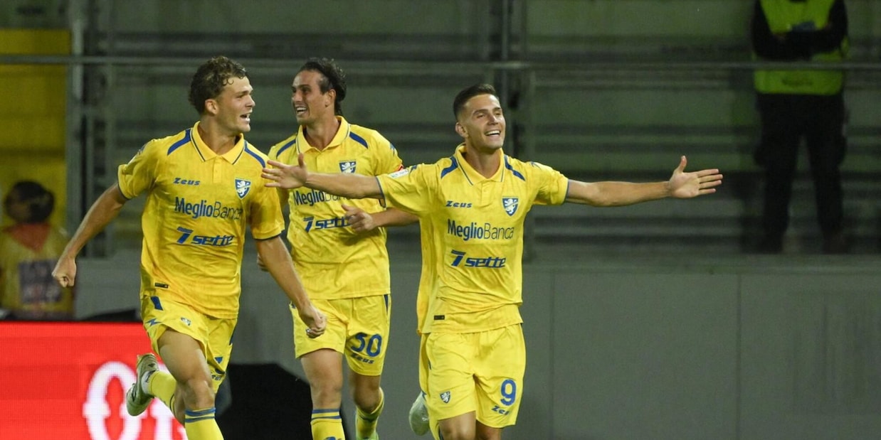 Serie B, il Frosinone batte il Cesena e conquista il primato in classifica