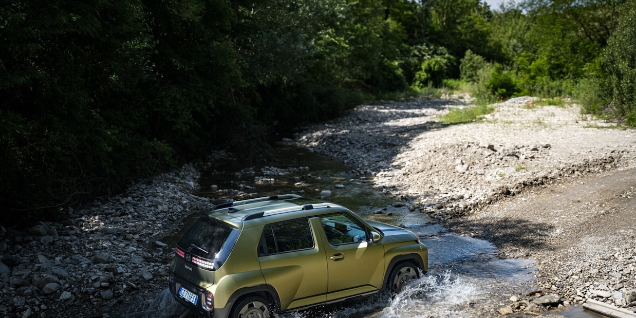 Hyundai INSTER cross: test drive sul Garda tra autonomia e modularità da record

 
