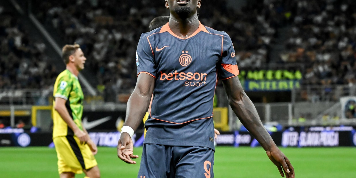 
            
            Inter: risentimento muscolare per Thuram
          