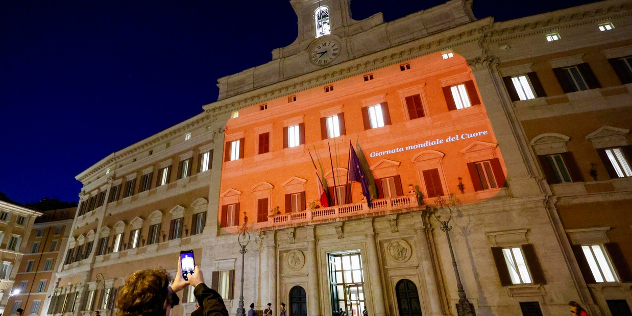 
            
            Sì della Camera al riconoscimento condizionato della Palestina
          