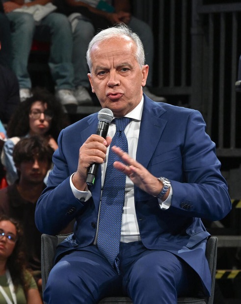 
            
            Piantedosi, da Cgil appello a rivolta sociale
          