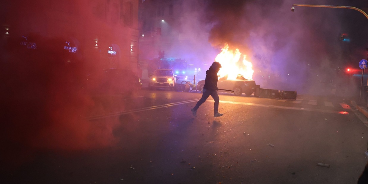 
            
            Scontri e guerriglia a Roma, 262 identificati
          