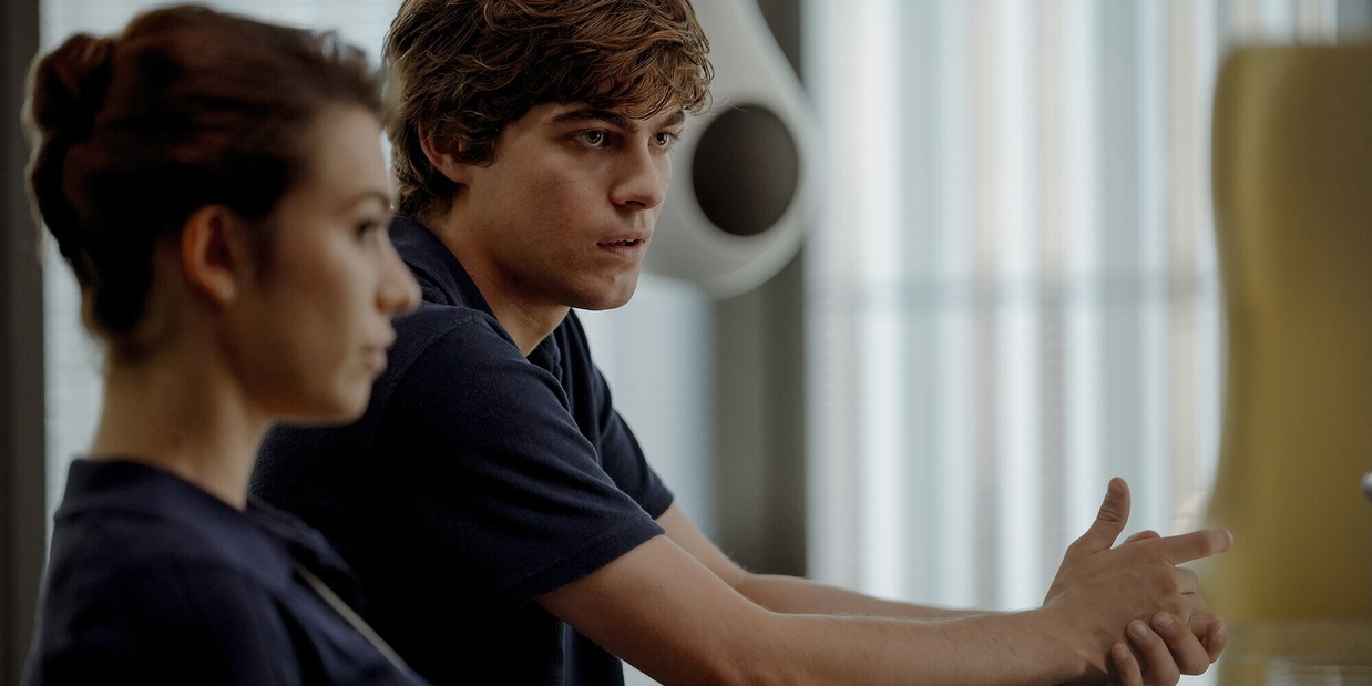 Squali: il trailer del film con Lorenzo Zurzolo e James Franco, dal 16 ottobre al cinema!